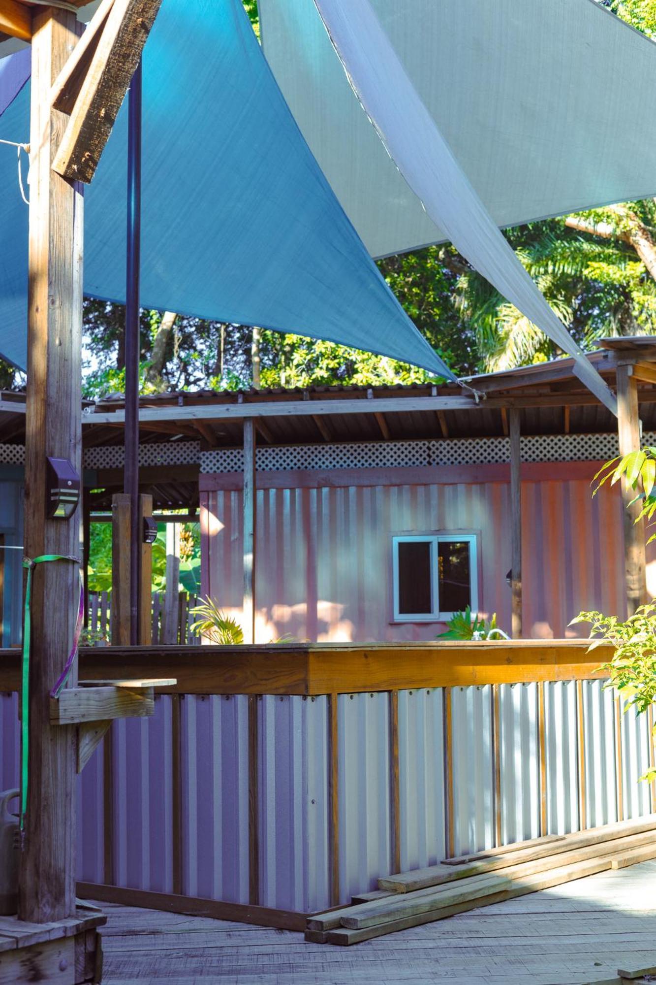 Roatan Turtle Nest Inn West End Exterior photo